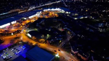 Aydınlanmış Cambridge Şehir Merkezi 'nin Gece Hava Görüntüsü. İngiltere, Birleşik Krallık. 21 Mart 2024
