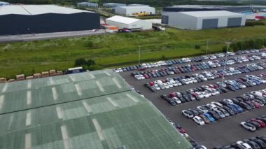 Birleşik Krallık Leeds City 'deki Endüstriyel Estate ve Depoların Hava Görüntüsü. 27 Haziran 2024
