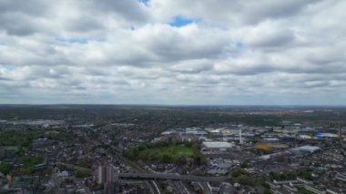 İngiltere 'nin West Croydon Londra şehrindeki binaların hava görüntüsü. 24 Nisan 2024