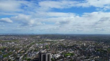 İngiltere 'nin West Croydon Londra şehrindeki binaların hava görüntüsü. 24 Nisan 2024