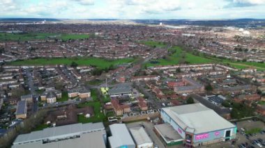 Günbatımında İngiltere 'nin Orta Dagenham Londra şehrinin hava görüntüsü. 2 Mart 2024
