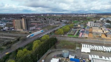 Günbatımında İngiltere 'nin Orta Dagenham Londra şehrinin hava görüntüsü. 2 Mart 2024