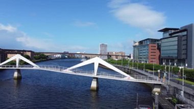 İskoçya 'nın merkezi Glasgow şehrinin yüksek açılı görüntüsü. 5 Haziran 2024