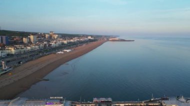İngiltere 'nin Brighton şehrindeki British Beach ve Ocean' ın havadan görüntüsü. 9 Mayıs 2024