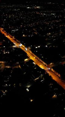 Gece boyunca İngiltere 'nin merkezi Cambridge şehrinin havadan çekilmiş görüntüleri. 21 Mart 2024