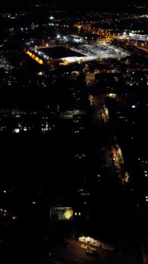 Gece boyunca İngiltere 'nin merkezi Cambridge şehrinin havadan çekilmiş görüntüleri. 21 Mart 2024