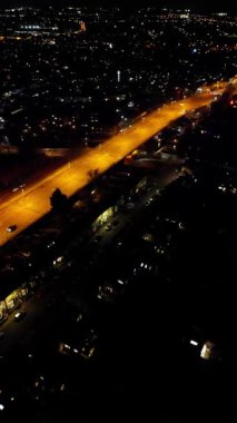 Gece boyunca İngiltere 'nin merkezi Cambridge şehrinin havadan çekilmiş görüntüleri. 21 Mart 2024