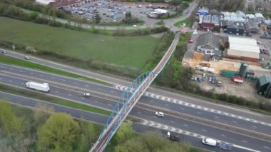 İngiltere 'nin Cambridgeshire kentindeki Merkez Milton kasabasının hava görüntüleri. 21 Mart 2024