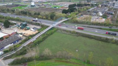 İngiltere 'nin Cambridgeshire kentindeki Merkez Milton kasabasının hava görüntüleri. 21 Mart 2024