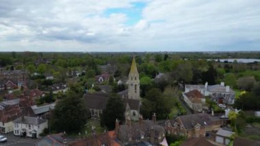 İngiltere 'nin Slough London kentindeki Datchet Town' ın hava görüntüsü. 24 Nisan 2024