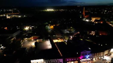İngiltere 'nin Aydınlanmış Leighton Buzzard Kasabası Havadan Görünümü Büyük Britanya Gecesi. 29 Mart 2024