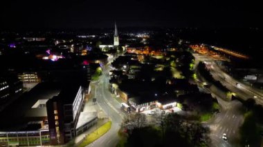 Gece boyunca İngiltere 'nin Aydınlanmış Chesterfield şehrinin hava görüntüsü. 30 Nisan 2024