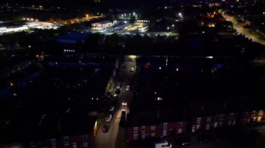 Gece boyunca İngiltere 'nin Aydınlanmış Chesterfield şehrinin hava görüntüsü. 30 Nisan 2024