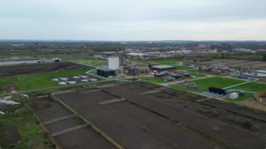 İngiltere 'nin Cambridgeshire kentindeki Milton şehrinin yüksek açılı görüntüsü. 21 Mart 2024