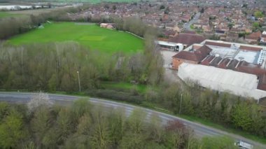 İngiltere 'nin Cambridgeshire kentindeki Milton şehrinin yüksek açılı görüntüsü. 21 Mart 2024