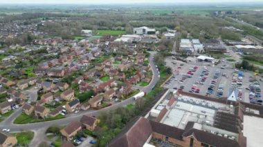 İngiltere 'nin Cambridgeshire kentindeki Milton şehrinin yüksek açılı görüntüsü. 21 Mart 2024