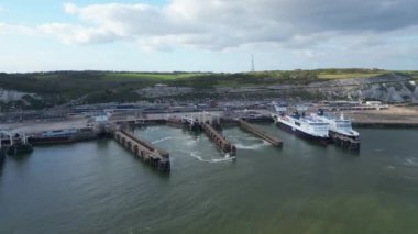 Dover Limanı ve Okyanusu Yüksek Açılı Manzarası, İngiltere Büyük Britanya. 20 Nisan 2024