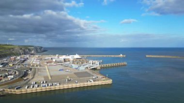 Dover Limanı ve Okyanusu Yüksek Açılı Manzarası, İngiltere Büyük Britanya. 20 Nisan 2024