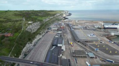 Dover Limanı ve Okyanusu Yüksek Açılı Manzarası, İngiltere Büyük Britanya. 20 Nisan 2024