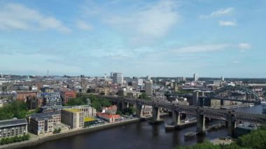 Kuzey İngiltere 'deki Tyne Nehri' nden Merkez Newcastle City 'nin yüksek açılı görüntüleri. 19 Temmuz 2024