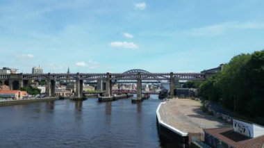 Kuzey İngiltere 'deki Tyne Nehri' nden Merkez Newcastle City 'nin yüksek açılı görüntüleri. 19 Temmuz 2024