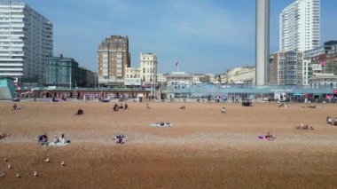 Brighton sahil beldesinin ve İngiltere 'nin doğu Sussex sahil şehrinin havadan görüntüsü. 10 Mayıs 2024