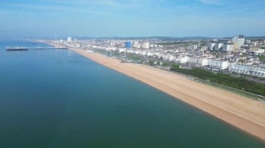 Brighton sahil beldesinin ve İngiltere 'nin doğu Sussex sahil şehrinin havadan görüntüsü. 10 Mayıs 2024