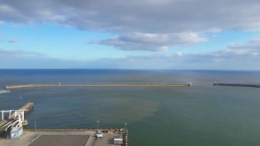 İngiltere 'nin Dover Denizi Limanı Güzel ve Parlak Gün' de Yüksek Açı Manzarası. 20 Nisan 2024