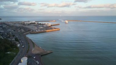 İngiltere 'nin Dover Denizi Limanı Güzel ve Parlak Gün' de Yüksek Açı Manzarası. 20 Nisan 2024