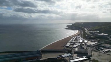 İngiltere 'nin Dover Denizi Limanı Güzel ve Parlak Gün' de Yüksek Açı Manzarası. 20 Nisan 2024