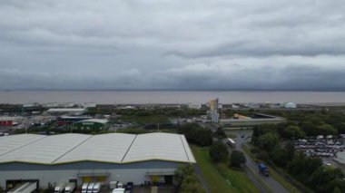 Yağmur ve Bulutlu Sabah sırasında Avonmouth Bristol Limanı 'nın hava görüntüsü. İngiltere Birleşik Krallığı. 24 Ağustos 2024