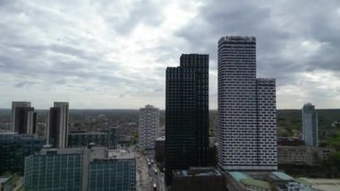İngiltere 'nin orta batı Croydon şehrindeki binaların yüksek açılı görüntüsü. 24 Nisan 2024