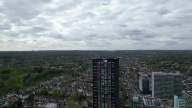 İngiltere 'nin orta batı Croydon şehrindeki binaların yüksek açılı görüntüsü. 24 Nisan 2024