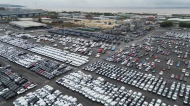 Yağmurlu ve Bulutlu Sabah Sırasındaki Deniz Limanı Avonmouth Bristol manzarası. İngiltere Birleşik Krallığı. 24 Ağustos 2024