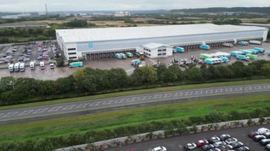 Yağmurlu ve Bulutlu Sabah Sırasındaki Deniz Limanı Avonmouth Bristol manzarası. İngiltere Birleşik Krallığı. 24 Ağustos 2024