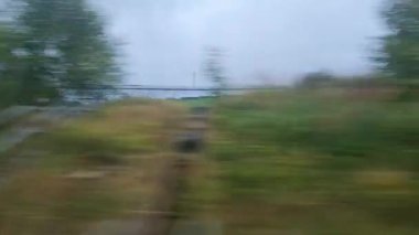 İngiltere Gölü Bölgesi 'ne giden Carlisle' ın tren yolculuğu sırasındaki yan pencere görüntüsü. 3 Eylül 2024