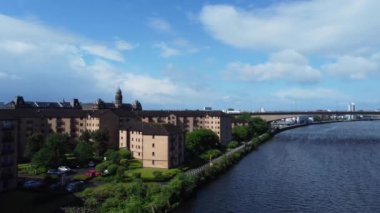 Merkezi Glasgow şehri İskoçya 'nın havadan görünüşü. 5 Haziran 2024, İHA 'nın Kamerasıyla Nehir Tarafından Rüzgâr Günü Çekildi.