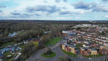İngiltere 'nin Watford şehrinin en güzel hava görüntüsü. 3 Mart 2024 Gündüz