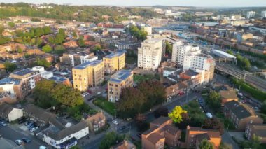 18 Eylül 2024 'te İngiltere' nin Merkez Luton şehrinin yüksek açılı görüntüsü.
