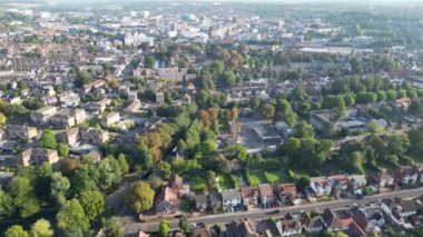 18 Eylül 2024 'te İngiltere' nin Merkez Luton şehrinin yüksek açılı görüntüsü.