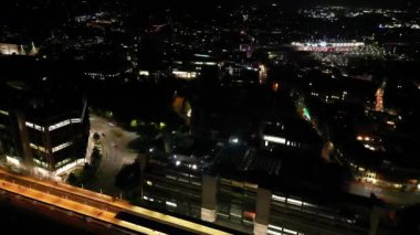 20 Eylül 2024 Dolunay Gecesinde İngiltere 'nin Londra' nın Aydınlanmış Merkezi Okuma Şehri Hava Görüntüsü