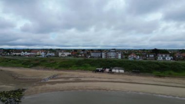 Daha çok Bulutlu ve Rüzgarlı bir günde, İngiltere 'nin Brighton City yakınlarındaki Holland Town' un yüksek açılı görüntüsü. 22 Mayıs 2024