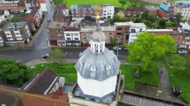 Eski Portsmouth Central City ve İngiltere şehir merkezinin yağmurlu ve bulutlu bir günde hava görüntüsü. 16 Mayıs 2024