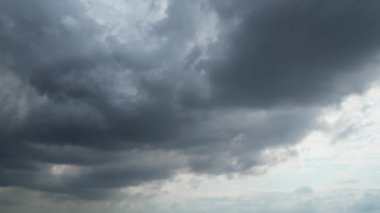 İngiltere 'de Hızlı Hareket Eden Fırtına Bulutlarının Yüksek Açı Görüntüsü