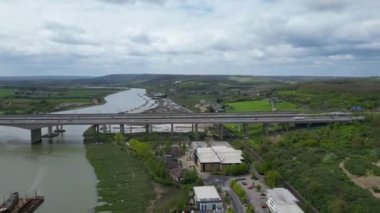 Medway Birimi 'ndeki Rochester Town ve İngiltere' de Thames Nehri üzerinde yer almaktadır. Yüksek Açılı Drone 'un Kamera Görüntüsü 20 Nisan 2024' te çekildi.