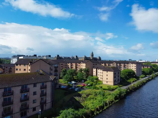 Büyük Britanya 'nın Clyde Nehri' nden İskoçya 'nın merkez Glasgow şehrindeki hava manzaralı binalar. 5 Haziran 2024