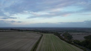 Streatley Village 'daki İngiliz Tarım Çiftlikleri ve Bedfordshire kırsal arazisi, İngiltere İngiltere. Görüntüler İHA 'nın Kamerasıyla 7 Ekim 2024' te çekildi.
