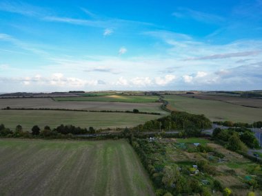 Streatley Village 'daki İngiliz Tarım Çiftlikleri ve İngiltere' nin Bedfordshire 'daki Kırsal Açı Manzarası. Görüntüler İHA 'nın Kamerasıyla 7 Ekim 2024' te çekildi.
