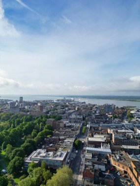 Güney İngiltere kıyısındaki Southampton liman şehrinin hava görüntüsü, Birleşik Krallık. 17 Mayıs 2024. İHA 'nın Yükseklikten Kamera Görüntüsü.