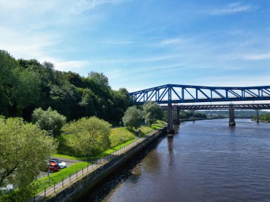 Kuzey İngiltere 'deki Tyne Nehri' nden Merkez Newcastle City 'nin hava görüntüsü. 19 Temmuz 2024, Drone 'un Kamerası.